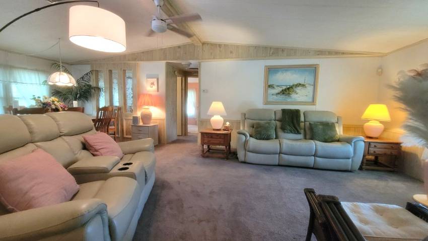 84 Emerald Dr. East a Dundee, FL Mobile or Manufactured Home for Sale